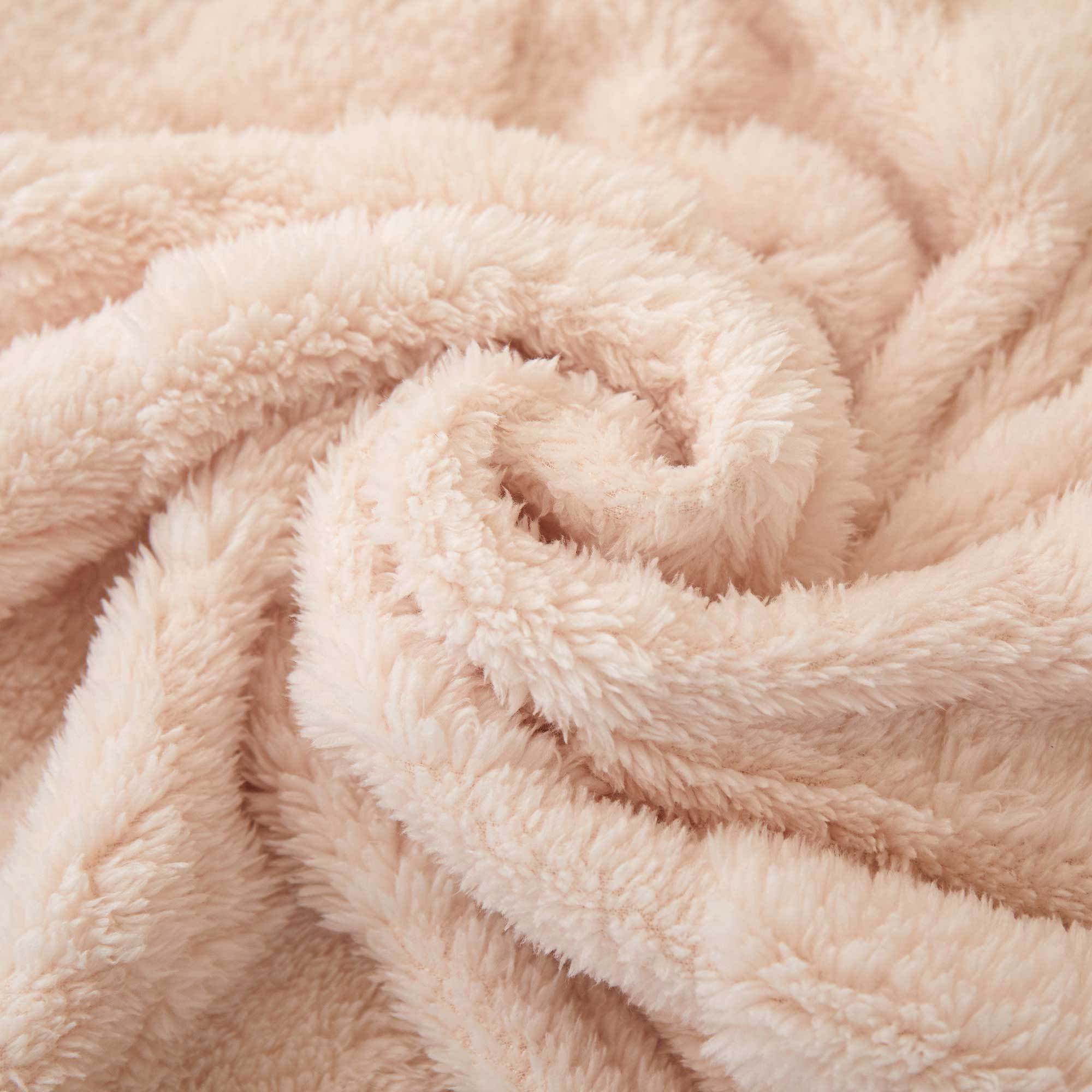 1 Pc Super Soft Throw Blanket Premium Silky Flannel Fleece 3D Checkered Lightweight Bed Blanket All Season Use, Can be used in many scenarios, bath towel, bathrobe, blanket, air-conditioning blanket, shawl blanket, travel blanket