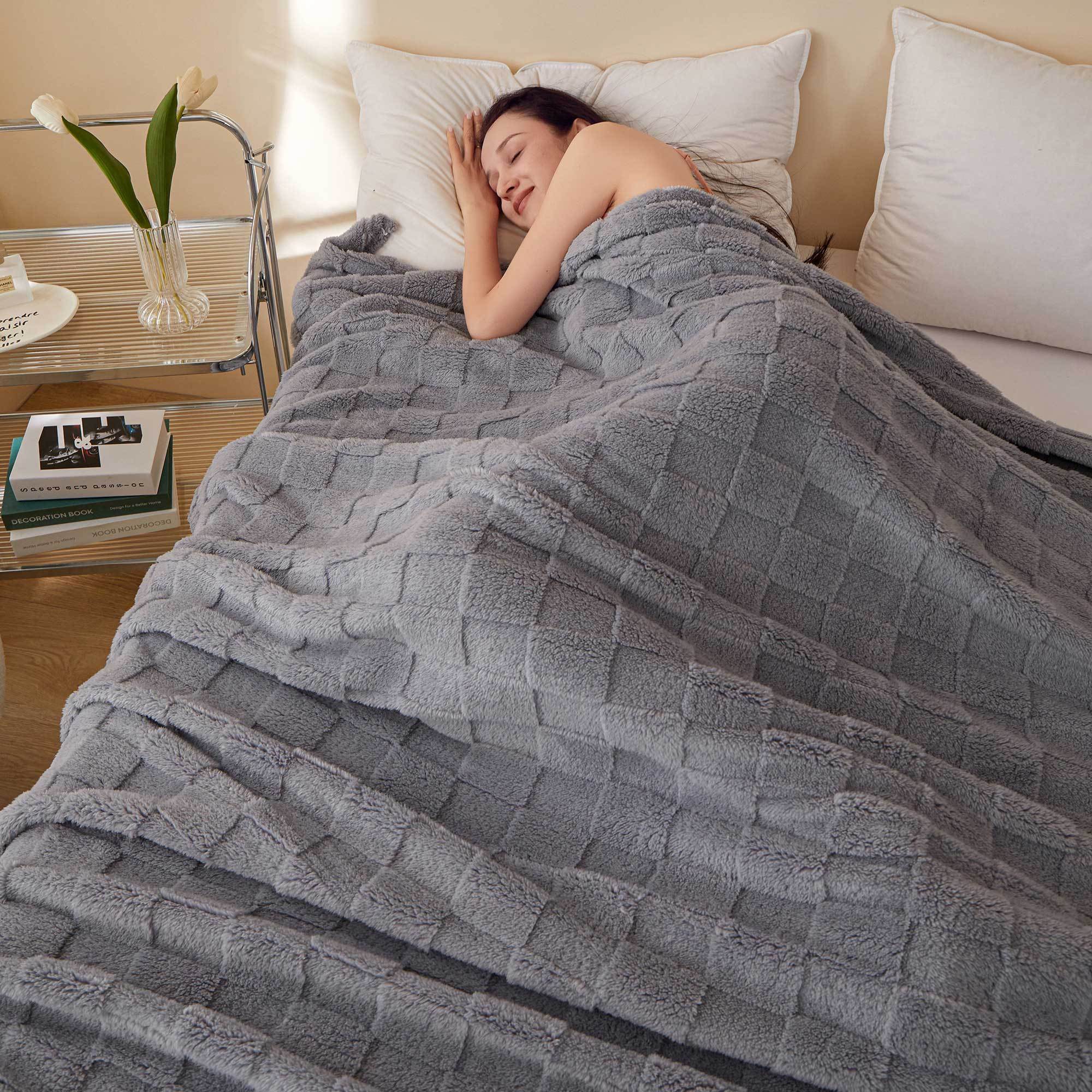 1 Pc Super Soft Throw Blanket Premium Silky Flannel Fleece 3D Checkered Lightweight Bed Blanket All Season Use, Can be used in many scenarios, bath towel, bathrobe, blanket, air-conditioning blanket, shawl blanket, travel blanket