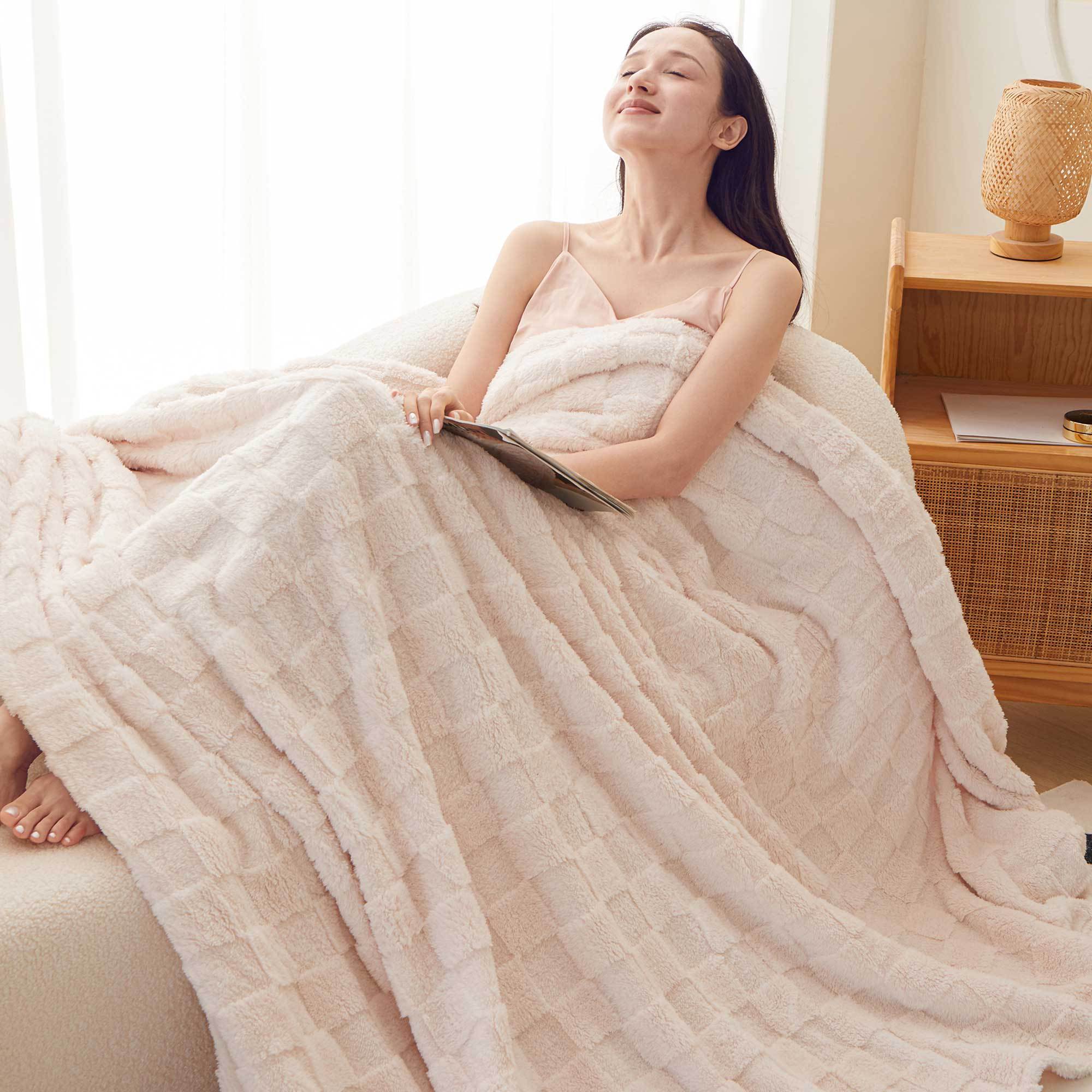 1 Pc Super Soft Throw Blanket Premium Silky Flannel Fleece 3D Checkered Lightweight Bed Blanket All Season Use, Can be used in many scenarios, bath towel, bathrobe, blanket, air-conditioning blanket, shawl blanket, travel blanket