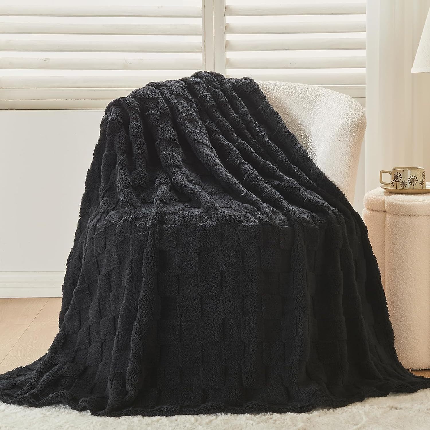 1 Pc Super Soft Throw Blanket Premium Silky Flannel Fleece 3D Checkered Lightweight Bed Blanket All Season Use, Can be used in many scenarios, bath towel, bathrobe, blanket, air-conditioning blanket, shawl blanket, travel blanket
