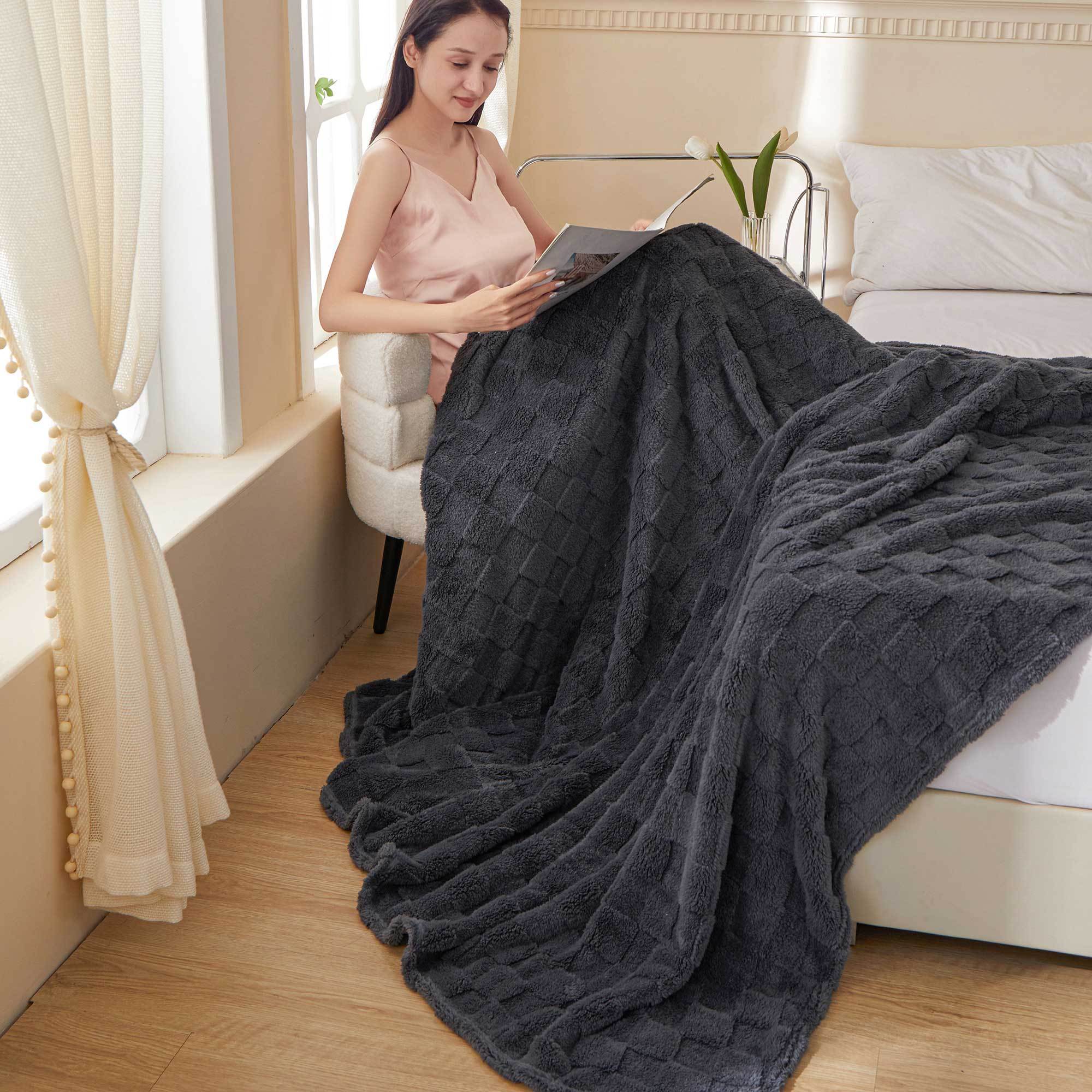 1 Pc Super Soft Throw Blanket Premium Silky Flannel Fleece 3D Checkered Lightweight Bed Blanket All Season Use, Can be used in many scenarios, bath towel, bathrobe, blanket, air-conditioning blanket, shawl blanket, travel blanket